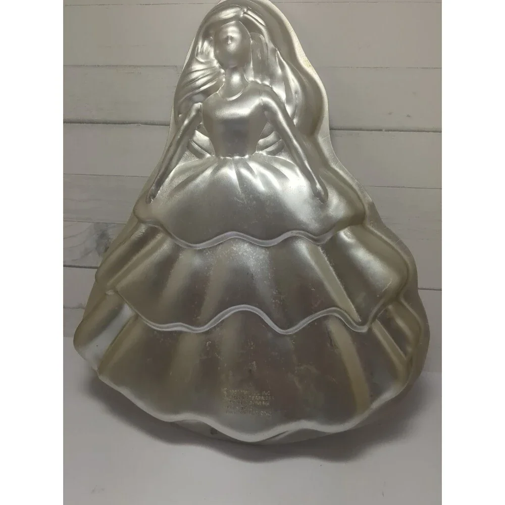 Wilton Barbie Cake Pan Mold 2105-3500 Vintage 1995 Mattel Barbie Princess